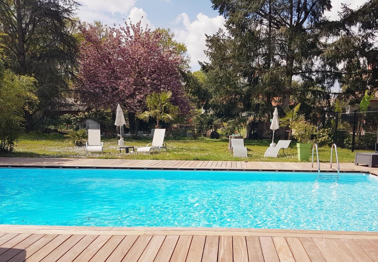 Villa Gena Saint-Médard-dʼEyrans Exteriér fotografie