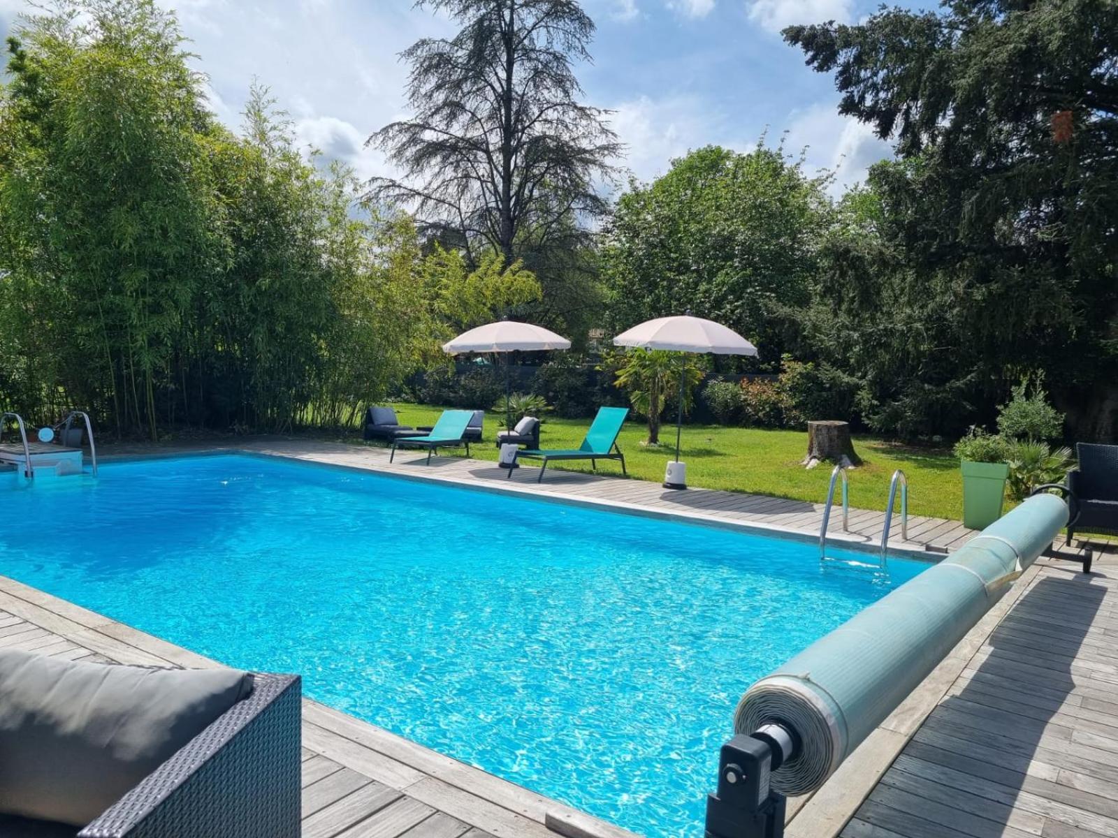 Villa Gena Saint-Médard-dʼEyrans Exteriér fotografie